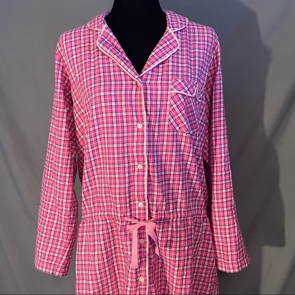 Victoria’s Secret pink and white sleepwear/robe.  Size Medium - Picture 14 of 17